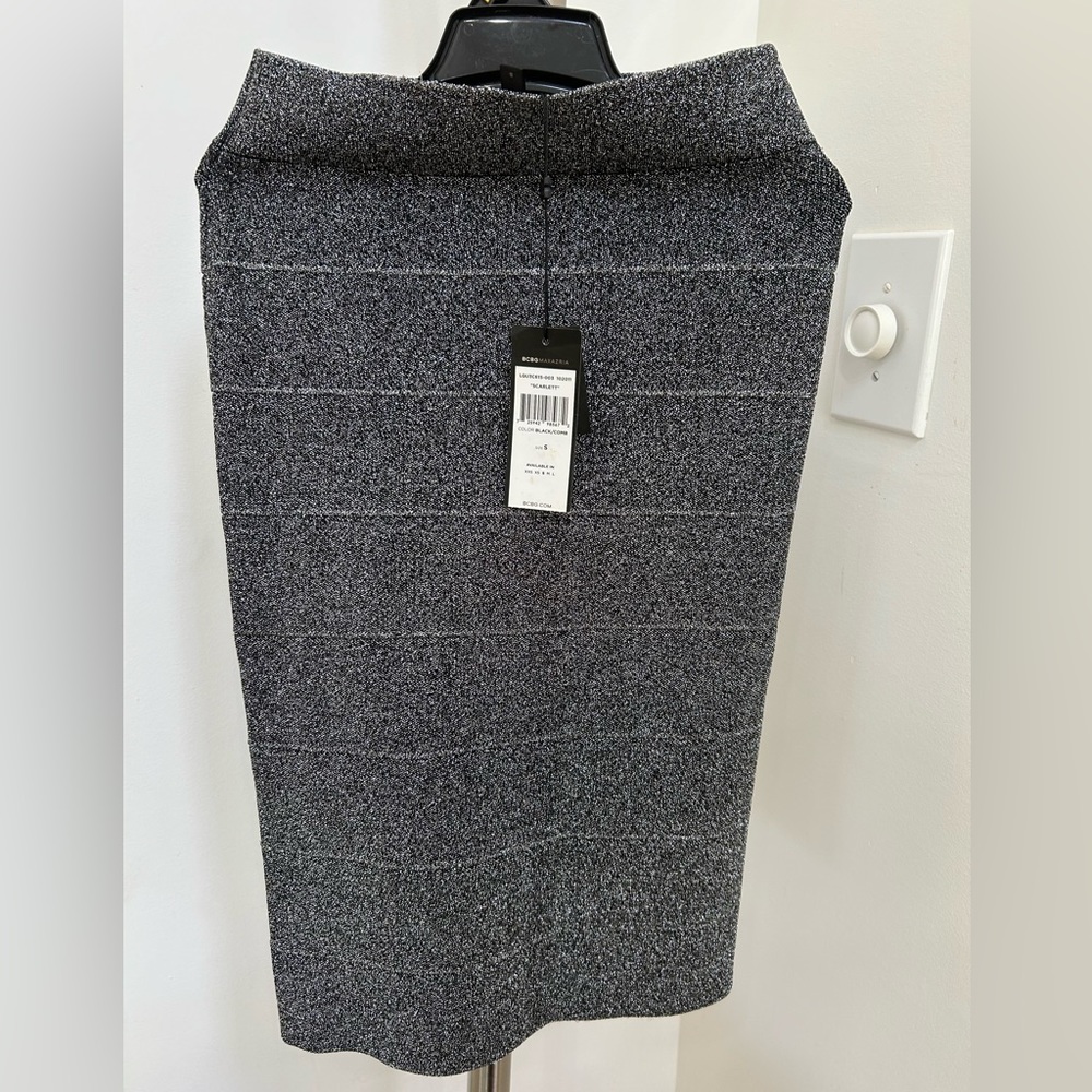 NWT - Richly textured metallic BCBG Max Asaria Skirt!
